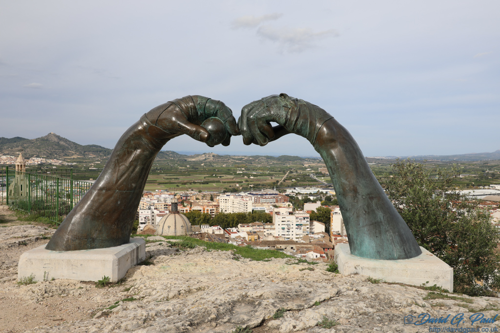 Arc daurat sculpture, Xàtiva