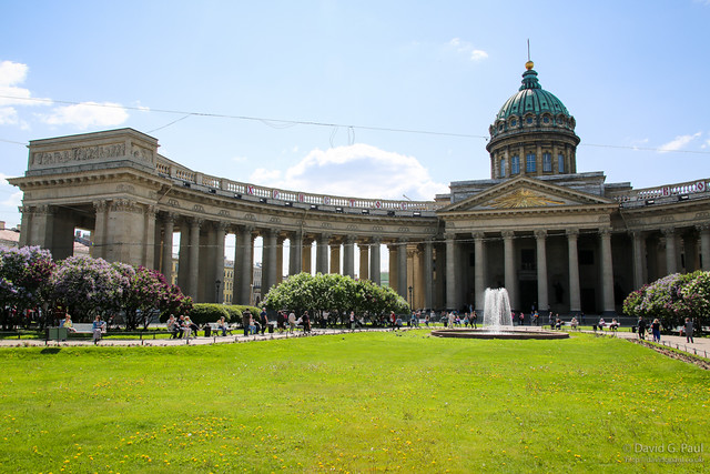 Semi-circular building with many pillars
