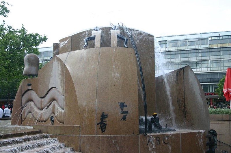 Der Weltkugelbrunnen
