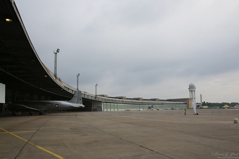 The curved terminal building of Tempelhof
