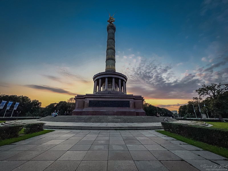 Siegessäule at dusk