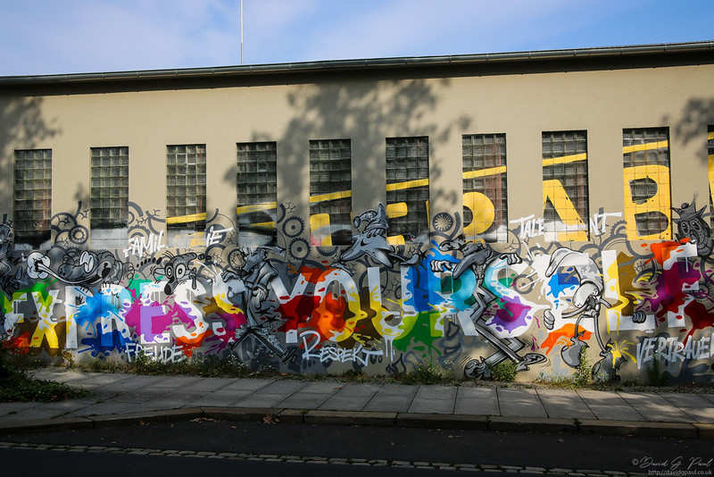 Graffiti saying 'Express Yourself'