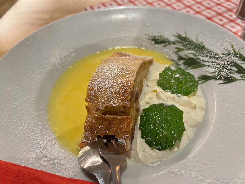 Apfelstrudel