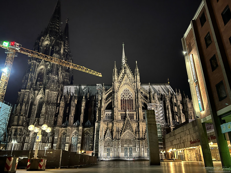 Köln Dom at night