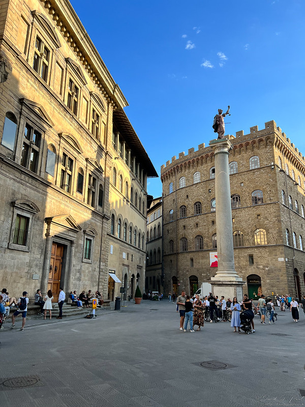 Piazza di Santa Trinita