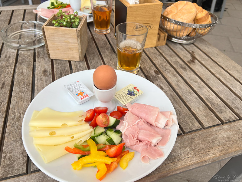 Breakfast at Oide Donau
